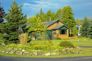 Exterior - Idyllic Les Cheneaux Islands waterfront cabin sleeps 8 (Hessel)