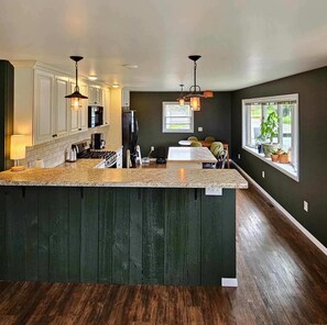 Fridge, microwave, oven, stovetop - Idyllic Les Cheneaux Islands waterfront cabin sleeps 8 (Hessel)