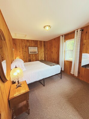 1 bedroom, free WiFi, bed sheets - Hessel Bay Cabin 2:  Lake Huron waterfront resort cabin sleeps 2.   Boat slip included! (Hessel)