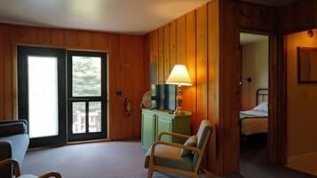 2 bedrooms, WiFi (free), bed sheets