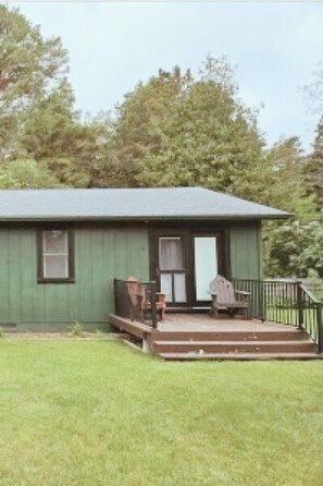 Exterior - Hessel Bay Cabin #6:  Lake Huron waterfront cabin sleeps 4.  Boat slip available! (Hessel)