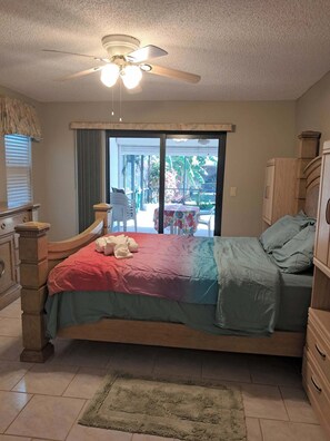 Room - 3-bedroom house in charming Fort Myers with cool AC (Fort Myers)