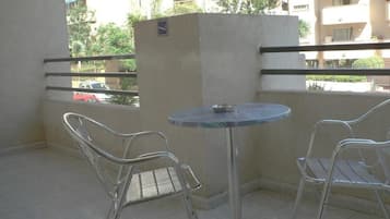 Standaard kamer, 1 twee- of 2 eenpersoonsbedden, uitzicht op de stad | Terrein van de accommodatie