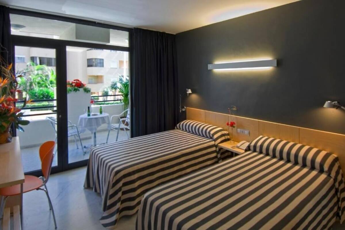 Kahden hengen standard-huone (yksi tai kaksi sänkyä), kaupunkinäköala