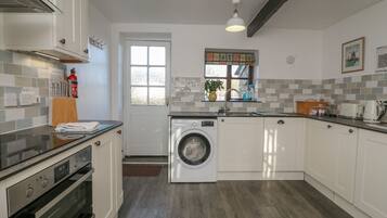 Dishwasher, cookware/dishes/utensils