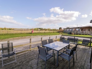 Outdoor dining - Lavender Lodge (Evesham)