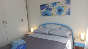 2 chambres, fer et planche à repasser, Wi-Fi gratuit, draps fournis
