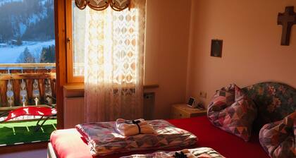 Cozy family apartment with balcony and mountain view, right next to hiking trails.