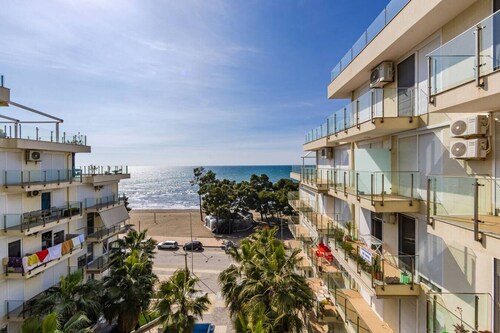 Beachfront Apartment with Pool Access by PikHost