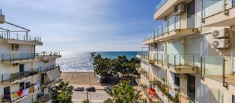 Beachfront Apartment with Pool Access by PikHost