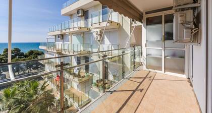 Beachfront Apartment with Pool Access by PikHost