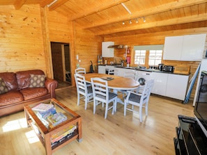 Living area - Holly Lodge (Evesham)
