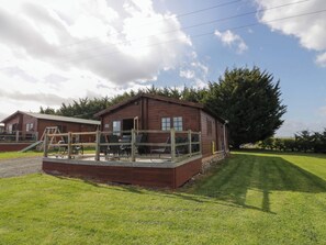 Outdoor dining - Holly Lodge (Evesham)