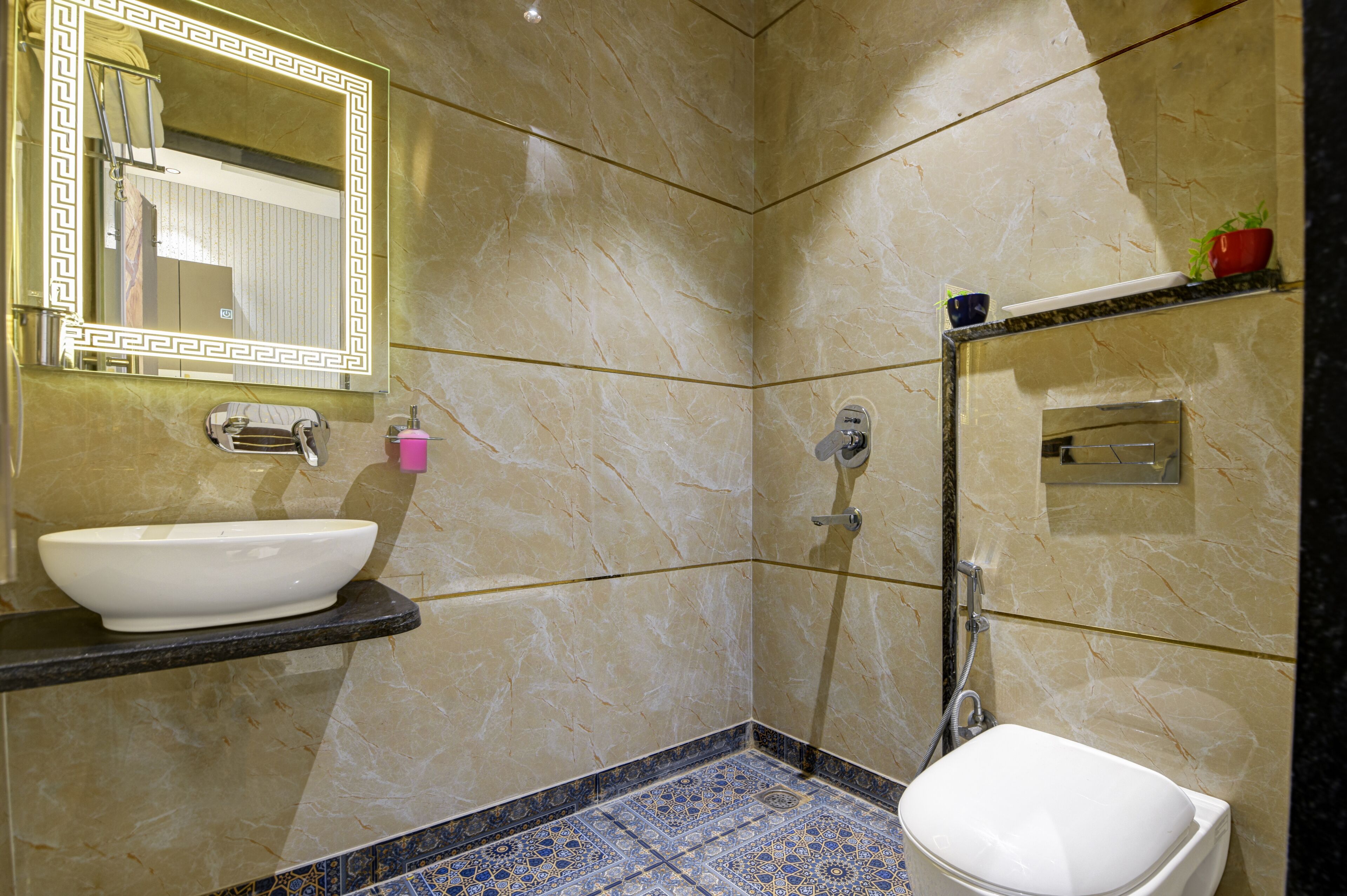 Luxury Double or Twin Room | Bathroom | Shower, towels, soap, shampoo