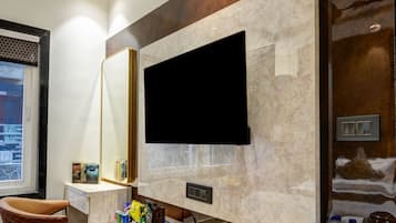 Classic Double Room, Non Smoking | Interior