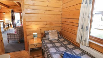 2 bedrooms, individually decorated, individually furnished, free WiFi