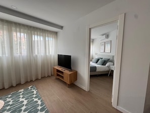 Appartement | Luxe beddengoed, donsdekens, een strijkplank/strijkijzer