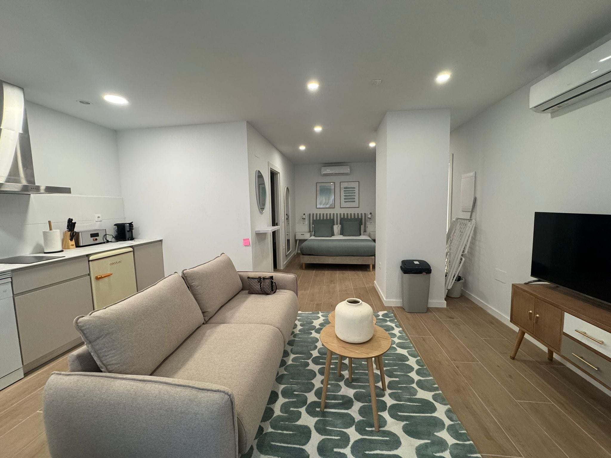 Studio | Living area | 32-inch Smart TV with digital channels