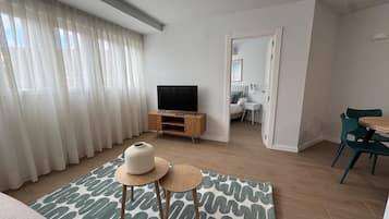 Appartement | Woonruimte | Een 32-inch smart-tv met digitale zenders