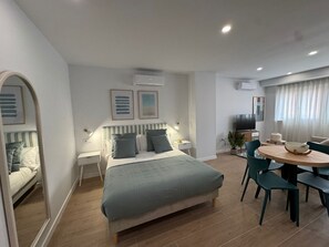 Apartment | Premium bedding, down comforters, iron/ironing board - Apartamentos Marcela by gaiarooms (León)