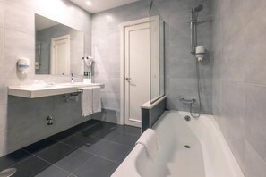 Free toiletries, hair dryer, towels, soap - Hotel La Palma de Llanes by gaiarooms (Llanes)
