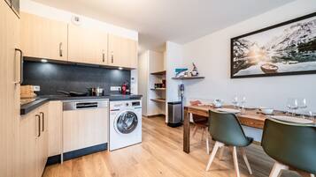 Refrigerador, microondas, horno, placa de cocina