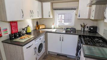 Cookware/dishes/utensils