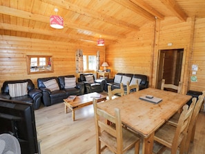 Interior - Oak Lodge (Evesham)