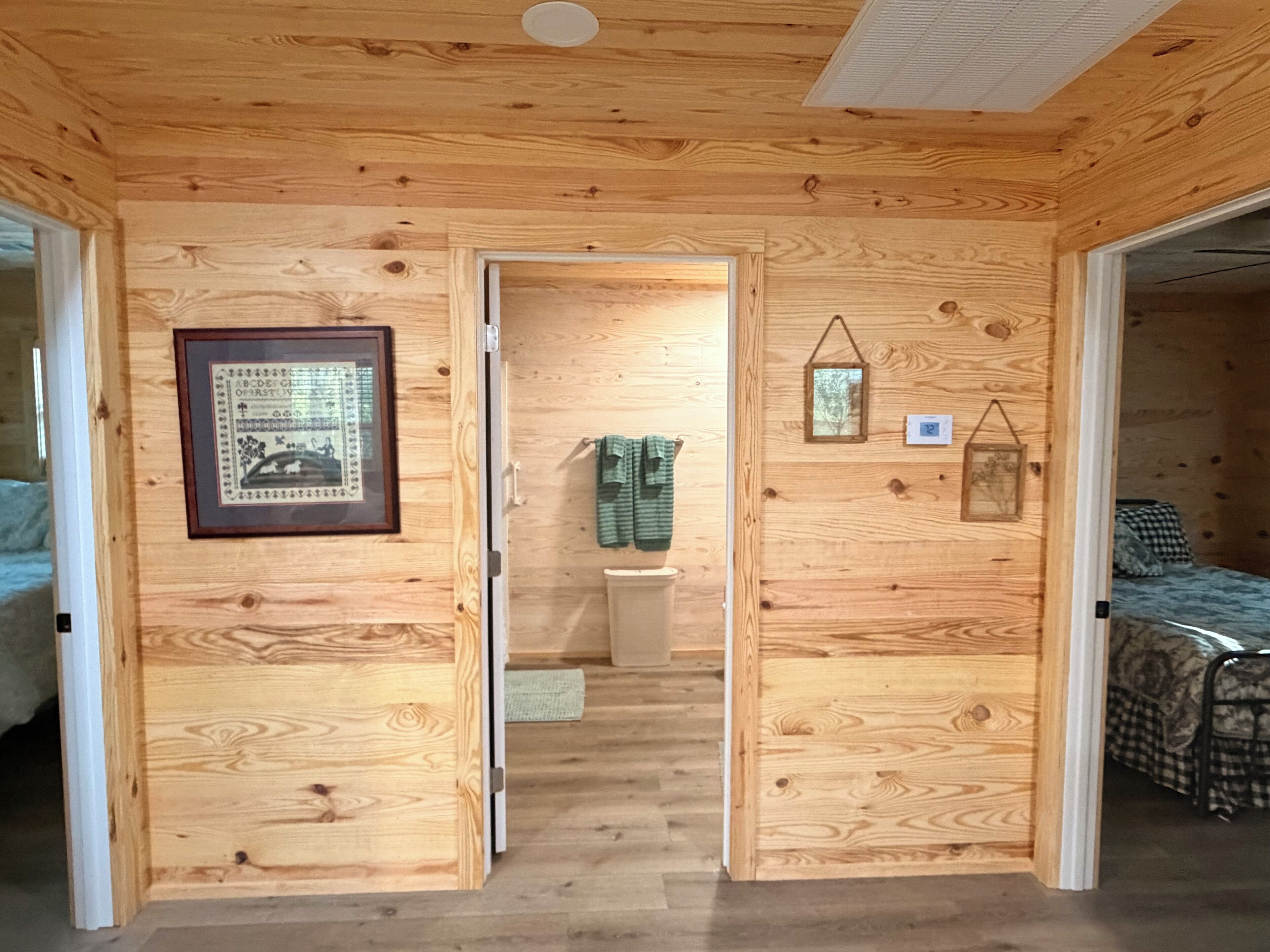 2 chambres, fer et planche à repasser, Wi-Fi gratuit, draps fournis