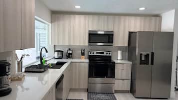 Microwave, oven, dishwasher, coffee/tea maker
