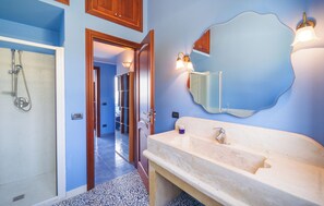 Doccia, asciugacapelli, bidet