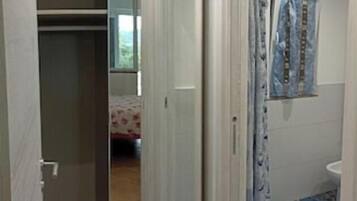 Doccia, asciugacapelli, bidet, asciugamani