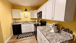 Private kitchen - Charming Citrus 3BR/2BA house-steps to Downtown Inverness Entertainment Dining (Inverness)