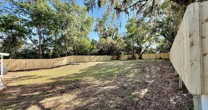 Charming Citrus 3BR/2BA house-steps to Downtown Inverness Entertainment Dining