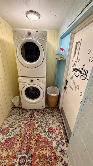 Interior - Charming Citrus 3BR/2BA house-steps to Downtown Inverness Entertainment Dining (Inverness)