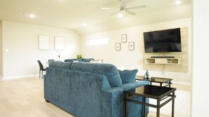 Living area - Spacious 4-bedroom house with AC in peaceful Lavon (Lavon)