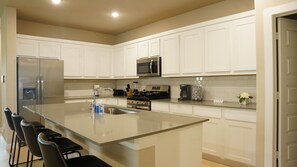 Private kitchen - Spacious 4-bedroom house with AC in peaceful Lavon (Lavon)