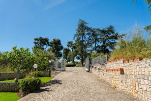 Property grounds - Trulli Valeria by Monholiday (Monopoli)