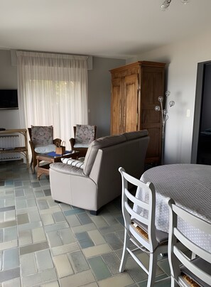 Living area - Exceptional Sea View House by the Beach in Cancale (Cancale)