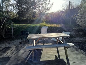 Outdoor dining - Sheltered by the dunes in the côtes des Isles, access to the beach on foot (Barneville-Carteret)