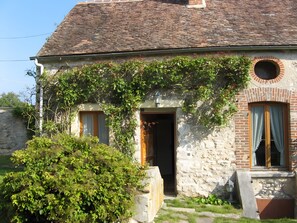 Exterior detail - Holiday Home Haras De La Fontaine Diva (Poligny)