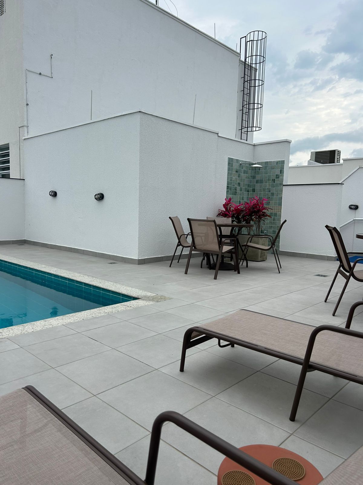Apartament Comfort, pati hawaià, vistes a la ciutat | Piscina