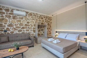 Iron/ironing board, Internet, bed sheets - Liastera Luxury Apartments & studios (Phalasarna)
