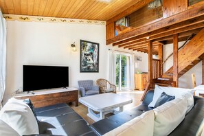 Televisión, chimenea y tenis de mesa 