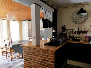 Private kitchen - Family or Group Gîte Near Guingamp, Beaches, and Festivals (Ploumagoar)