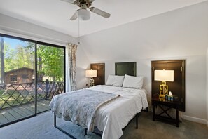 2 bedrooms, desk, WiFi, bed sheets