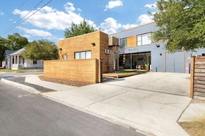 Exterior - Southtown Guesthouse | Sleeps up to 3 | Walk to Alamodome & River Walk (San Antonio)