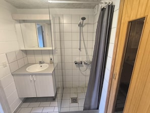 Comfort Apartment, Multiple Beds, Kitchen, Garden View | Bathroom