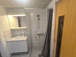 Comfort Apartment, Multiple Beds, Kitchen, Garden View | Bathroom