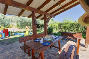 Outdoor dining - Villa 'Il Filo Di Perle' with Sea View, Wi-Fi, and Air Conditioning (Marsala)